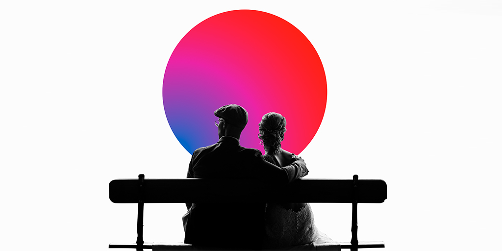 vista de espaldas de una pareja de ancianos sentados en un banco