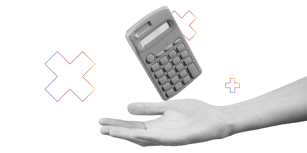 calculadora flota encima de una mano